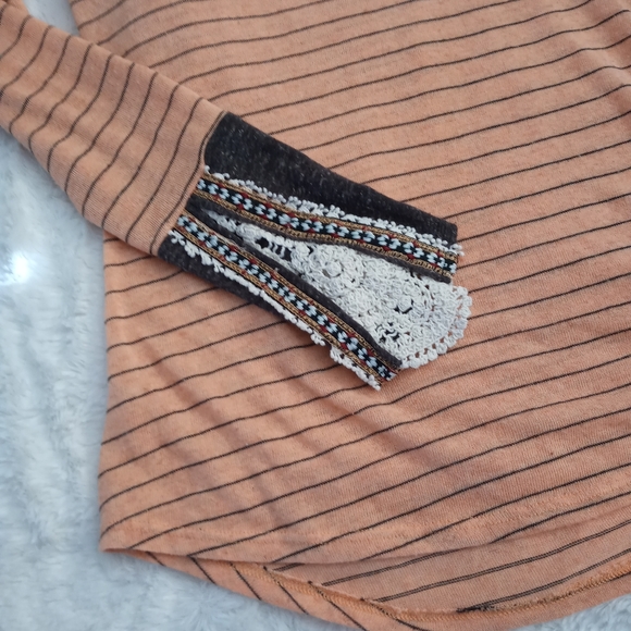 BKE long sleeve embellished top - Picture 4 of 6